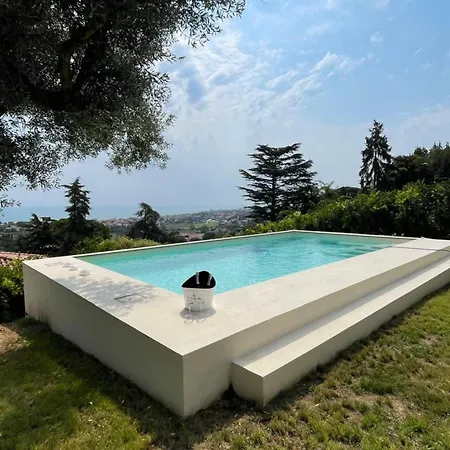 N324 - Numana, Luminoso Bilocale Con Piscina Privata E Giardino Numana